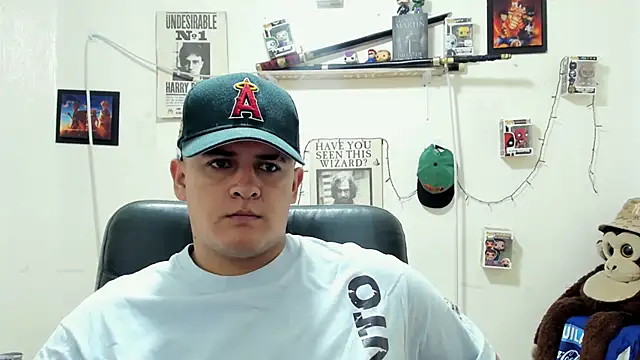 Snapshot of ney_22 chatting on November 25, 2025, 11:43 am ney 22 online show from November 25, 2025, 11:43 am