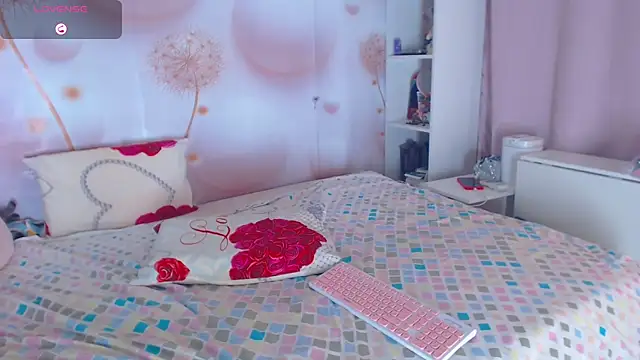 mooncandygirl online show from July 14, 2026, 10:21 am