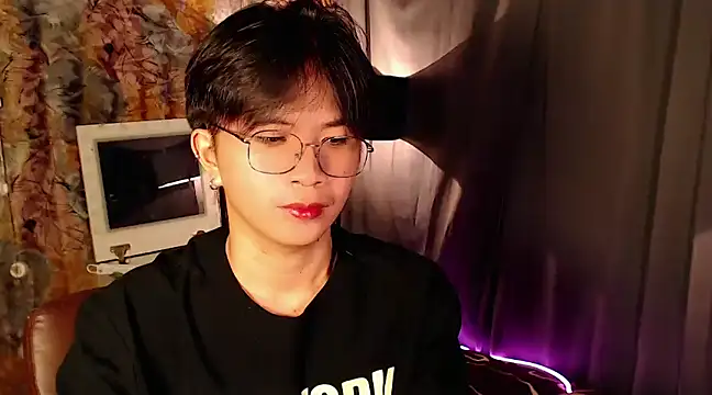 Snapshot of Sexy_Handsome_Drex chatting on December 18, 2024, 1:23 pm Sexy Handsome Drex online show from December 18, 2024, 1:23 pm