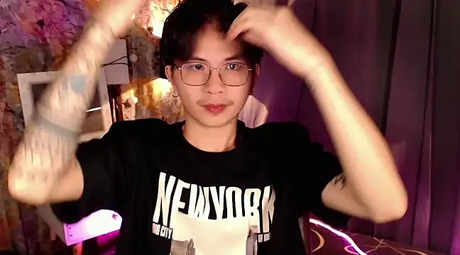 Snapshot of Sexy_Handsome_Drex chatting on December 24, 2024, 2:12 pm Sexy Handsome Drex online show from December 24, 2024, 2:12 pm