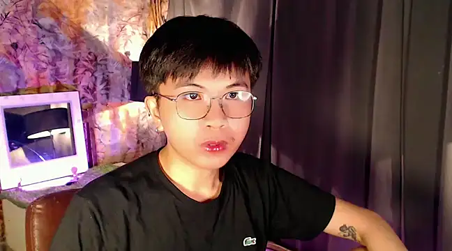 Snapshot of Sexy_Handsome_Drex chatting on February 16, 2025, 8:32 am Sexy Handsome Drex online show from February 16, 2025, 8:32 am