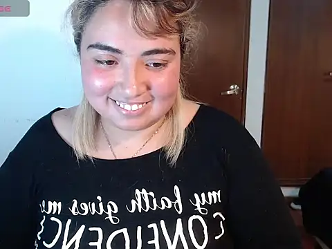 Snapshot of yini_angel chatting on June 6, 2026, 1:11 am yini angel online show from June 6, 2026, 1:11 am