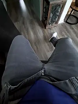 toppiefloppi online show from February 12, 2025, 8:16 am