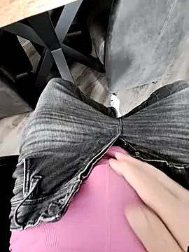 toppiefloppi online show from March 11, 2025, 1:12 pm