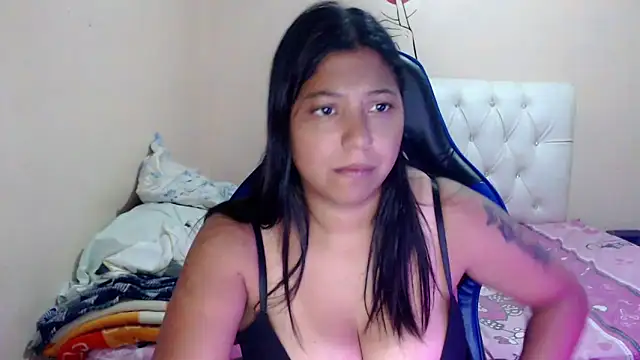 Snapshot of Leylafourniert chatting on October 30, 2025, 7:25 pm Leylafourniert online show from October 30, 2025, 7:25 pm