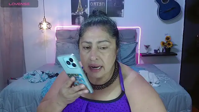 Keyla01  online show from April 18, 2026, 12:42 pm