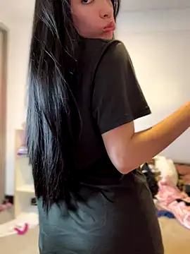 martiiaciar online show from October 24, 2025, 1:13 am