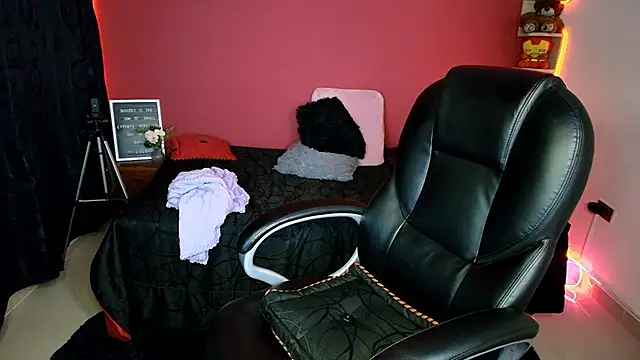 lulubigtitts1 online show from February 27, 2025, 4:52 am