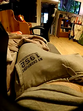 Snapshot of anonymus9006 chatting on December 18, 2025, 2:23 pm anonymus9006 online show from December 18, 2025, 2:23 pm