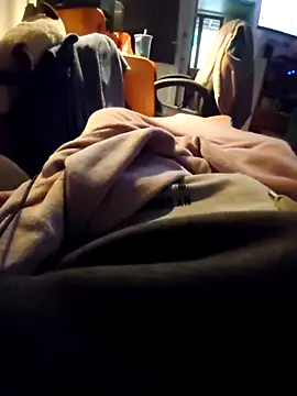 Snapshot of anonymus9006 chatting on January 15, 2026, 2:43 pm anonymus9006 online show from January 15, 2026, 2:43 pm