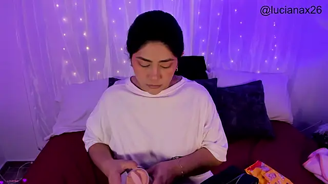 lucy26  online show from November 25, 2025, 3:28 am