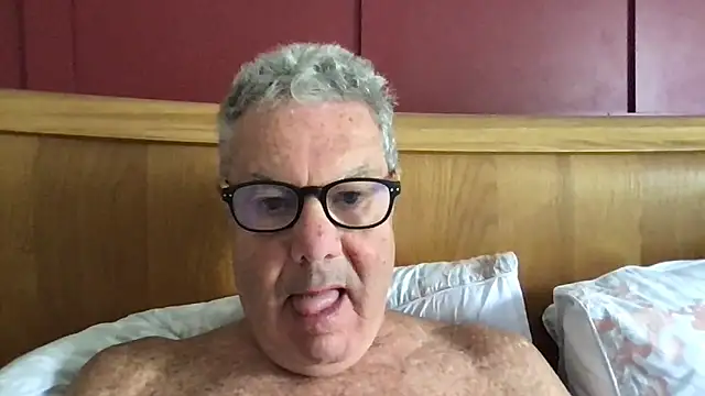 Snapshot of Oldpistolpete chatting on June 17, 2026, 9:01 am Oldpistolpete online show from June 17, 2026, 9:01 am