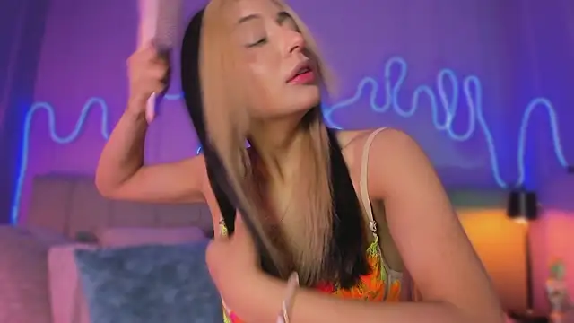 Snapshot of Sofly_s chatting on February 20, 2026, 12:05 pm Sofly s online show from February 20, 2026, 12:05 pm