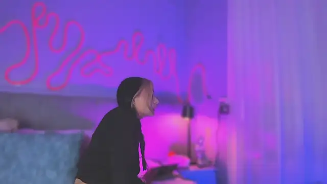 Snapshot of Sofly_s chatting on March 3, 2026, 12:00 pm Sofly s online show from March 3, 2026, 12:00 pm