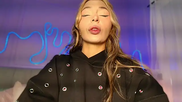 Sofly s online show from May 20, 2026, 11:49 am