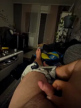 Snapshot of Paul10112 chatting on February 7, 2026, 12:14 am Paul10112 online show from February 7, 2026, 12:14 am