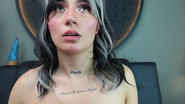 Snapshot of miss_sharlotte18 chatting on October 30, 2025, 5:57 pm miss sharlotte18 online show from October 30, 2025, 5:57 pm