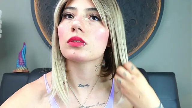 Snapshot of miss_sharlotte18 chatting on November 6, 2025, 6:09 pm miss sharlotte18 online show from November 6, 2025, 6:09 pm