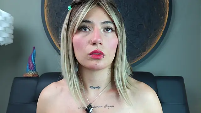 Snapshot of miss_sharlotte18 chatting on November 22, 2025, 6:07 pm miss sharlotte18 online show from November 22, 2025, 6:07 pm