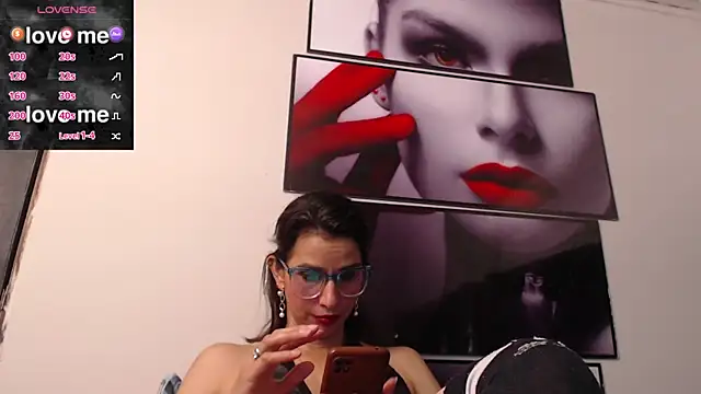 Snapshot of Eva-Williams chatting on January 28, 2025, 9:29 pm Eva-Williams online show from January 28, 2025, 9:29 pm