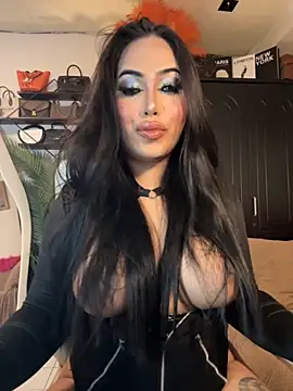 BigDominaMia online show from November 7, 2025, 10:37 am