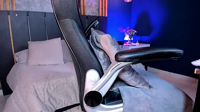 shanelhot online show from February 11, 2025, 12:59 am