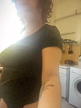 Snapshot of callmelouve chatting on February 26, 2025, 8:59 am callmelouve online show from February 26, 2025, 8:59 am