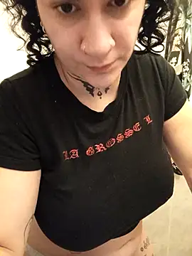 Snapshot of callmelouve chatting on October 22, 2025, 12:38 pm callmelouve online show from October 22, 2025, 12:38 pm