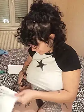 Snapshot of callmelouve chatting on November 3, 2025, 7:59 pm callmelouve online show from November 3, 2025, 7:59 pm