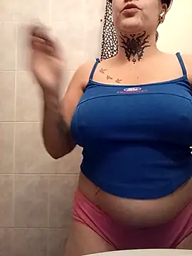 Snapshot of callmelouve chatting on November 17, 2025, 8:36 pm callmelouve online show from November 17, 2025, 8:36 pm