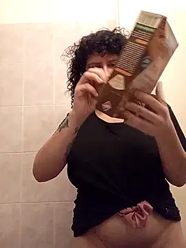 Snapshot of callmelouve chatting on December 3, 2025, 6:39 pm callmelouve online show from December 3, 2025, 6:39 pm