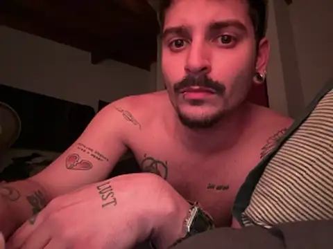 Snapshot of mrtnivnn chatting on February 8, 2026, 12:03 am mrtnivnn online show from February 8, 2026, 12:03 am