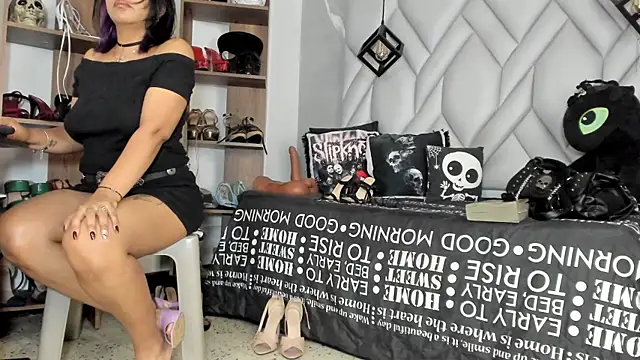 Snapshot of MirandaHaguen chatting on July 1, 2026, 8:52 pm MirandaHaguen online show from July 1, 2026, 8:52 pm