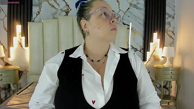 mollieblue69 online show from October 4, 2025, 12:58 pm