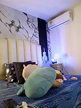 mollieblue69 online show from December 17, 2025, 1:17 pm