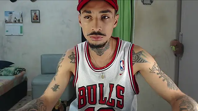 emiliano hottt online show from July 21, 2026, 2:19 pm