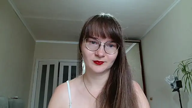 KiraGoldens online show from July 15, 2026, 6:29 am