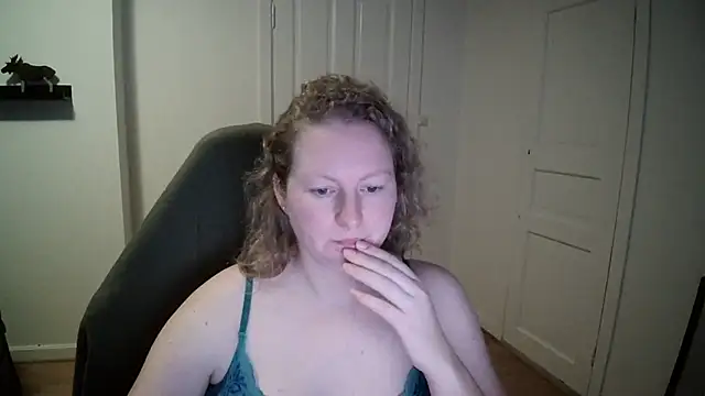 Snapshot of Girlnina-1995 chatting on December 3, 2024, 1:21 pm Girlnina-1995 online show from December 3, 2024, 1:21 pm