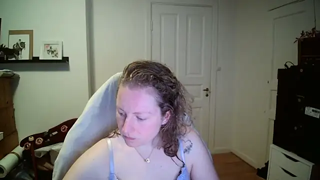 Girlnina-1995 online show from February 23, 2026, 8:12 am