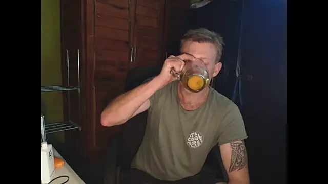 Snapshot of the-billy-blue chatting on December 16, 2025, 8:52 am the-billy-blue online show from December 16, 2025, 8:52 am