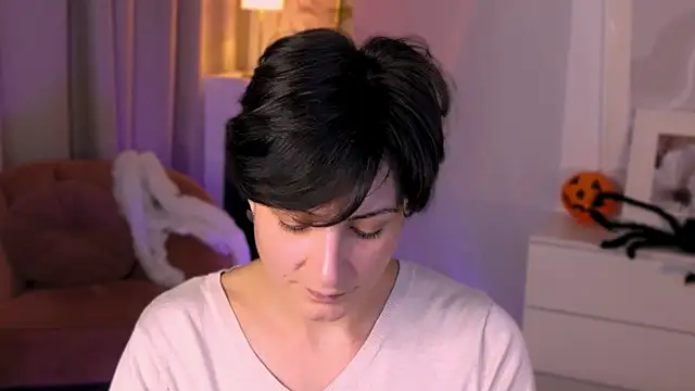 LorenDaze online show from November 4, 2025, 2:16 pm