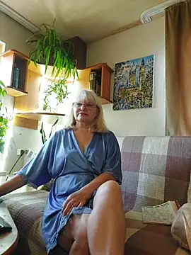 IrmaRose online show from August 6, 2026, 3:30 am