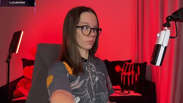 DivineBite online show from October 21, 2025, 5:02 pm