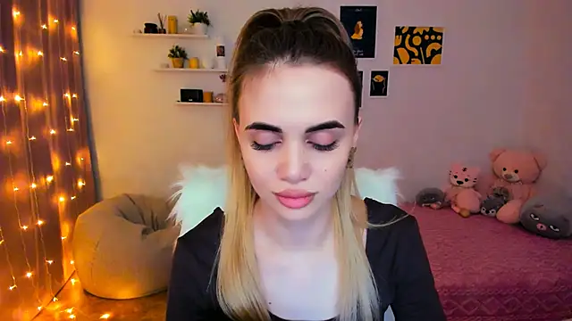 aPieceOfJoy online show from February 2, 2025, 11:11 pm