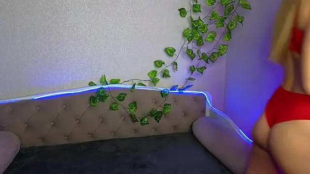 Snapshot of ParadisePleasure_ chatting on December 20, 2024, 1:47 am ParadisePleasure  online show from December 20, 2024, 1:47 am