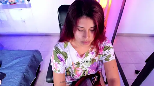 Snapshot of Karlagonzales_ chatting on February 7, 2025, 6:45 pm Karlagonzales online show from February 7, 2025, 6:45 pm