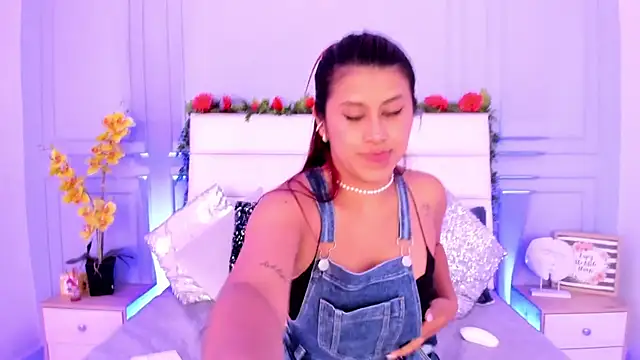Snapshot of Karlagonzales_ chatting on March 13, 2025, 12:37 am Karlagonzales online show from March 13, 2025, 12:37 am