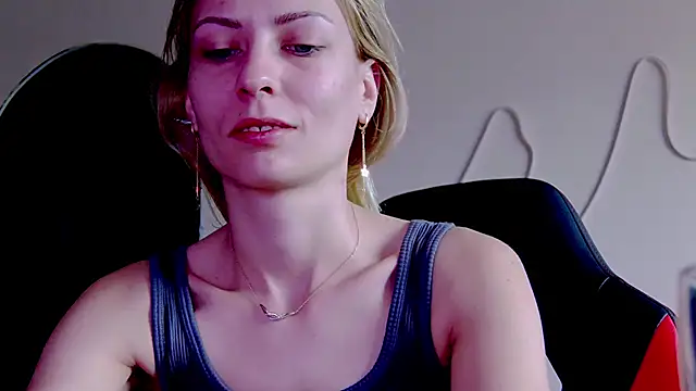 karo123421 online show from November 14, 2025, 8:35 am