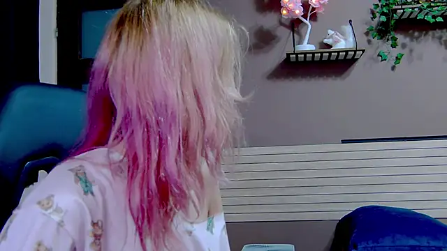 karo123421 online show from December 4, 2025, 7:44 pm