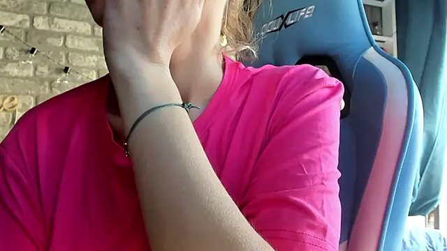 karo123421 online show from December 16, 2025, 8:52 am